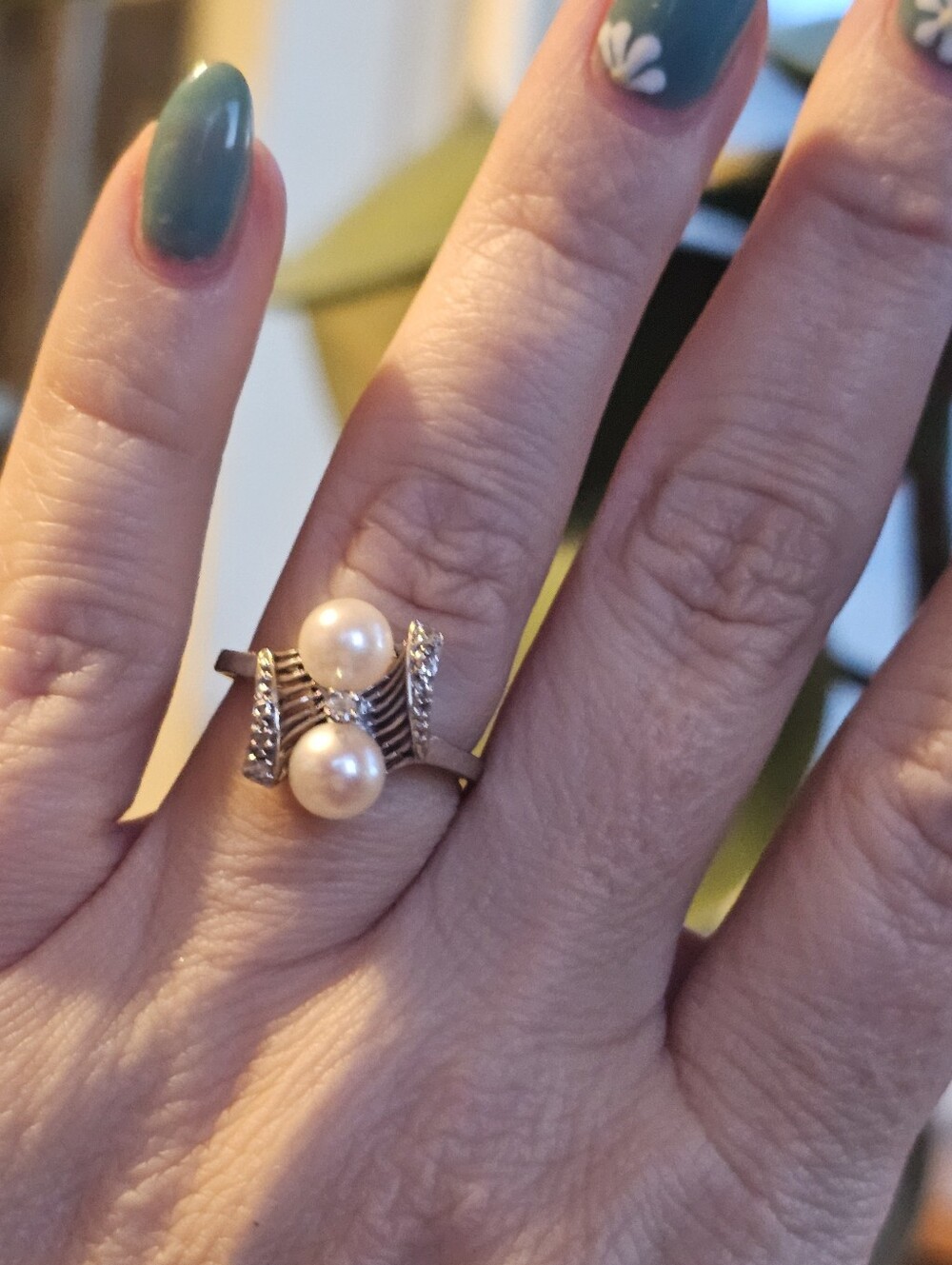 14k white gold diamond & double pearl ring size 7. Stamped 14k. Genuine diamonds - Picture 2 of 6